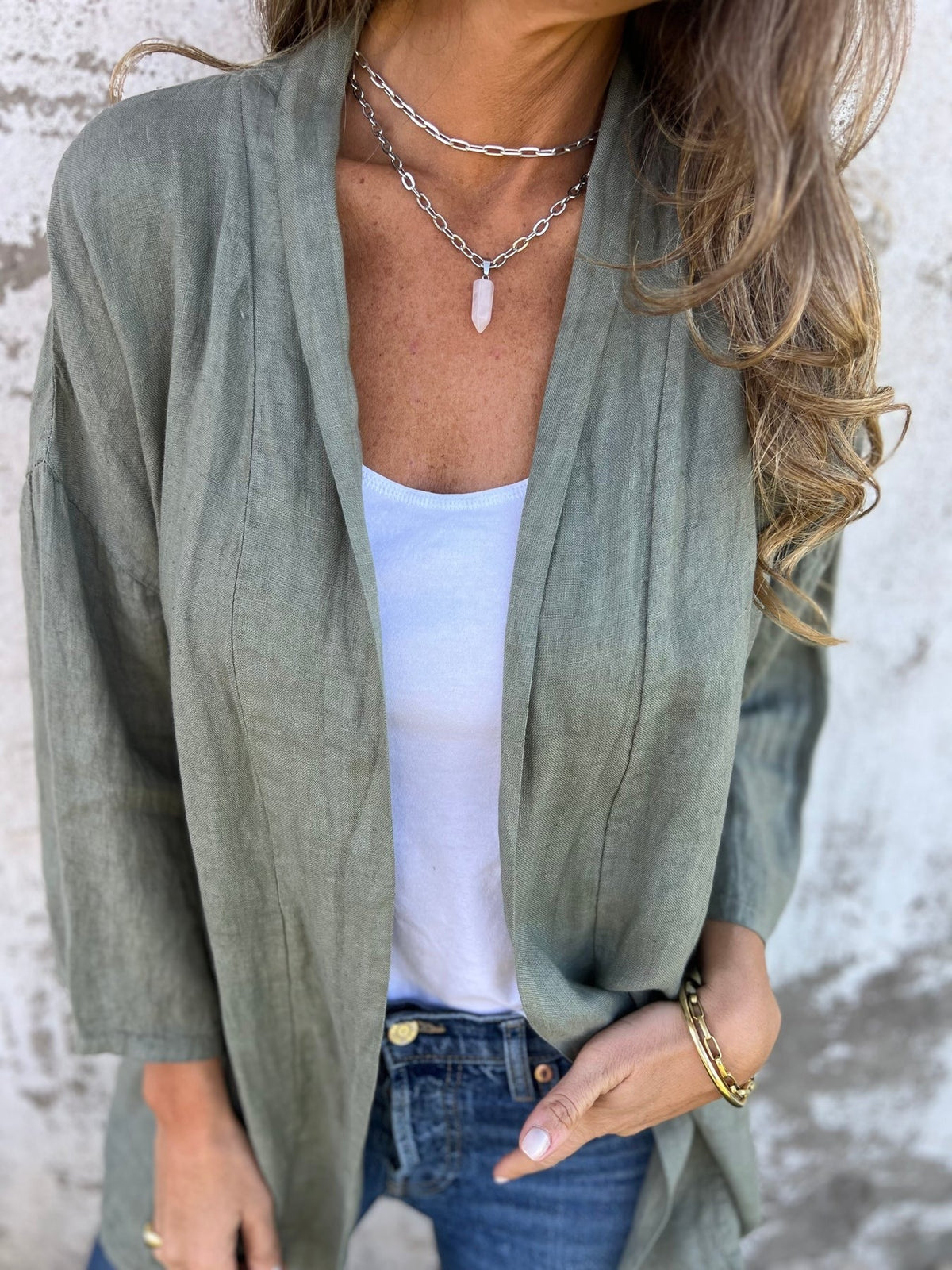 Leinen-Strickjacke mit verspielten Rüschen