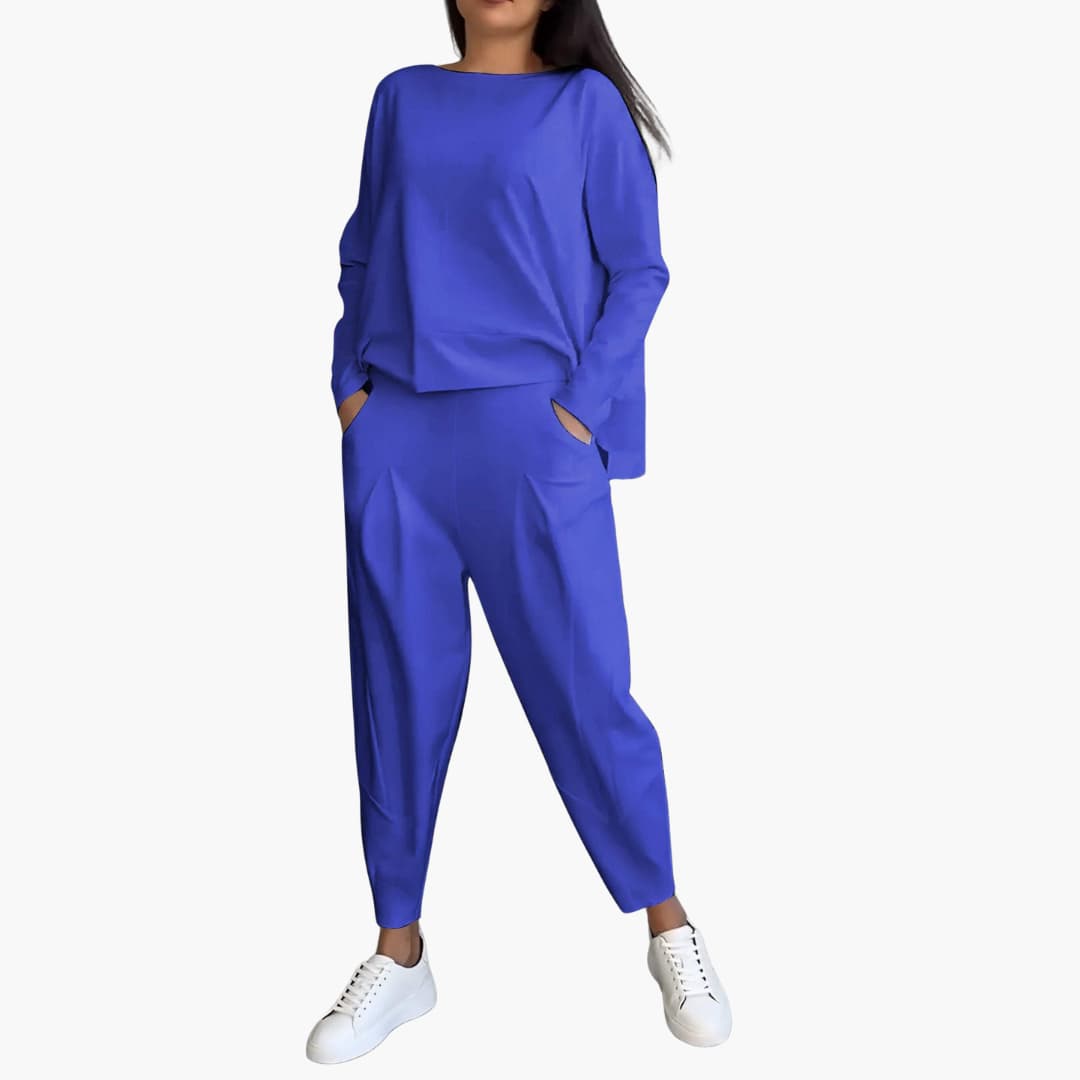 Anna | Bekvämt tvådelat set med rund halsringning och modern stil