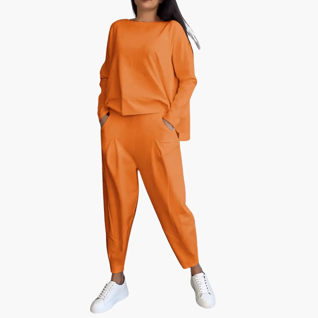 Anna | Bekvämt tvådelat set med rund halsringning och modern stil