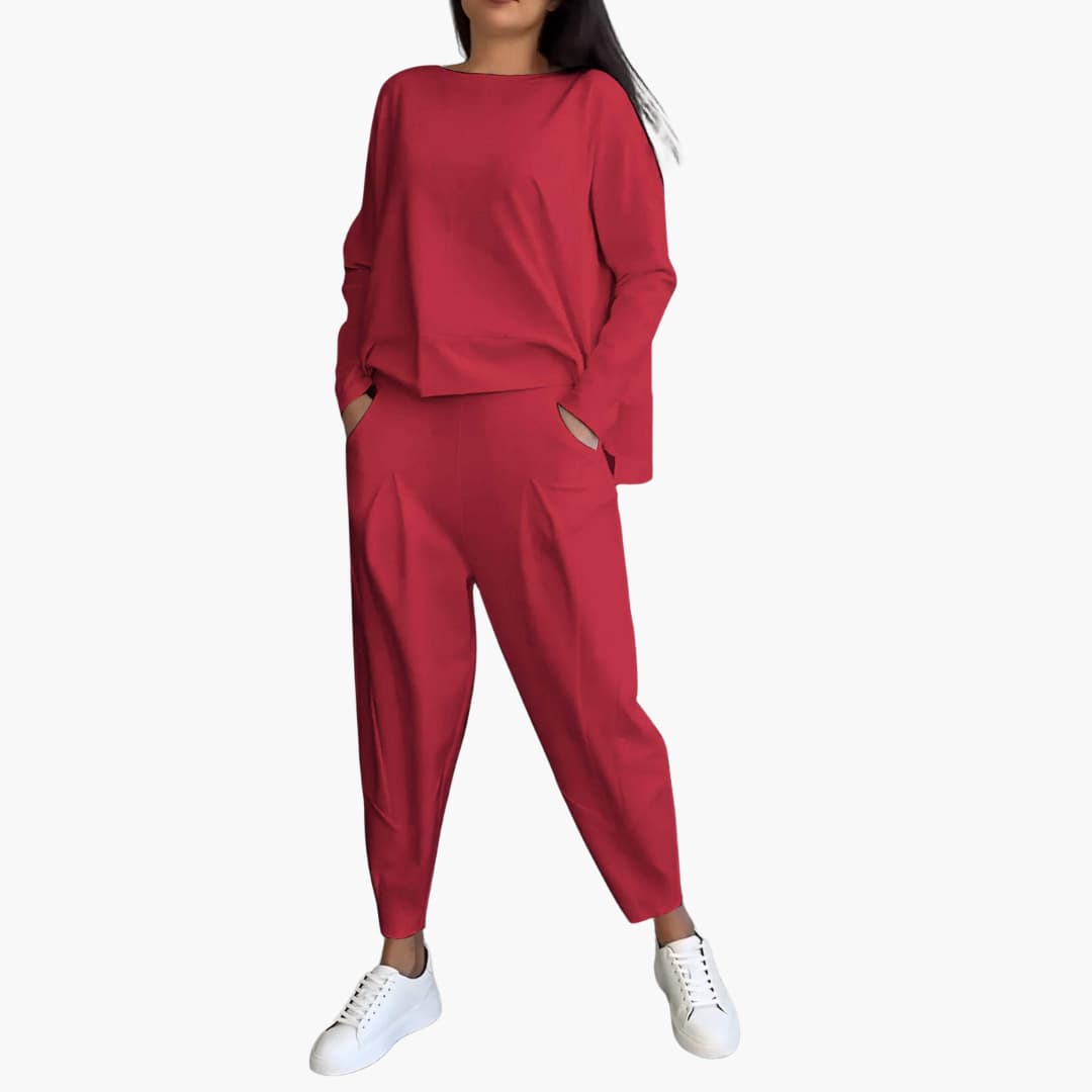 Anna | Bekvämt tvådelat set med rund halsringning och modern stil