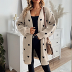 Julia | Kuscheliger Cardigan mit zauberhaftem Herzmuster