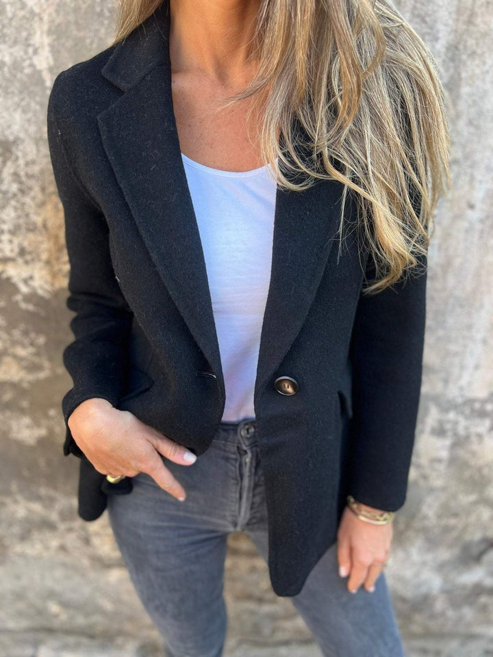ROSIE | AVSLAPPNAD JACKA MED LÅNGA ÄRMAR OCH SLAG