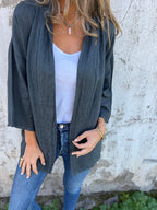 Leinen-Strickjacke mit verspielten Rüschen