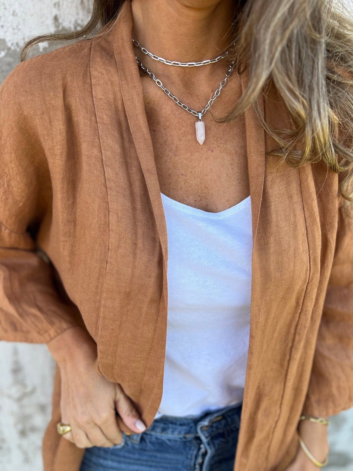 Leinen-Strickjacke mit verspielten Rüschen