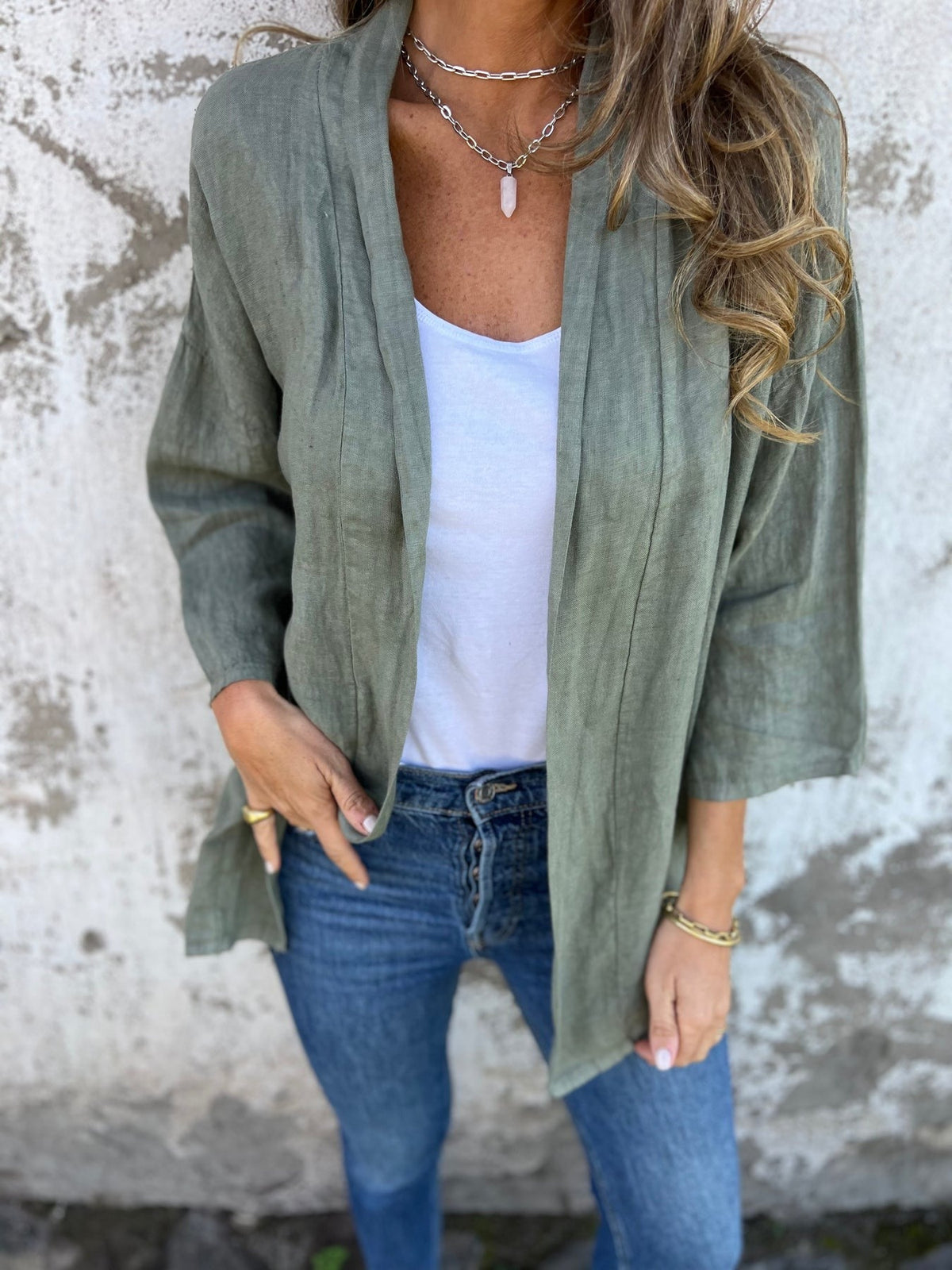 Leinen-Strickjacke mit verspielten Rüschen
