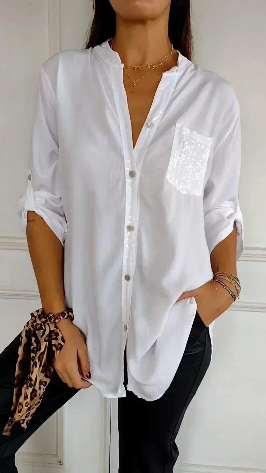 JASMINE | ELEGANT DAMTOPP MED V-RINGNING OCH GLITTRANDE PALJETTER