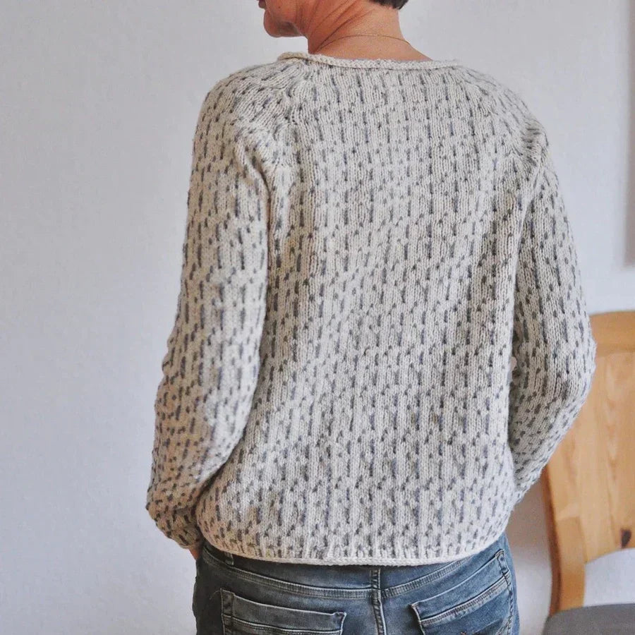Victoria | Eleganter grauer Pullover mit stilvollem U-Boot-Ausschnitt