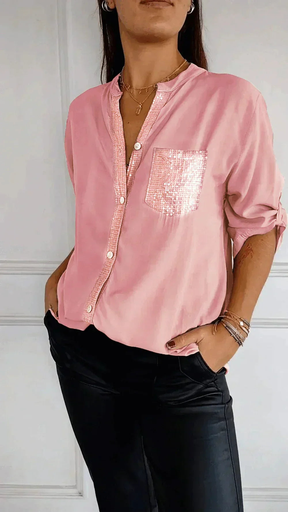 JASMINE | ELEGANT DAMTOPP MED V-RINGNING OCH GLITTRANDE PALJETTER