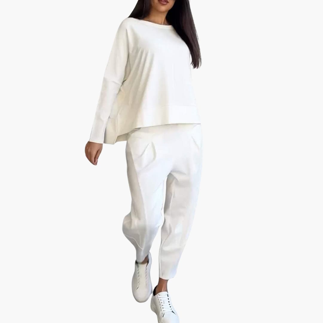 Anna | Bekvämt tvådelat set med rund halsringning och modern stil