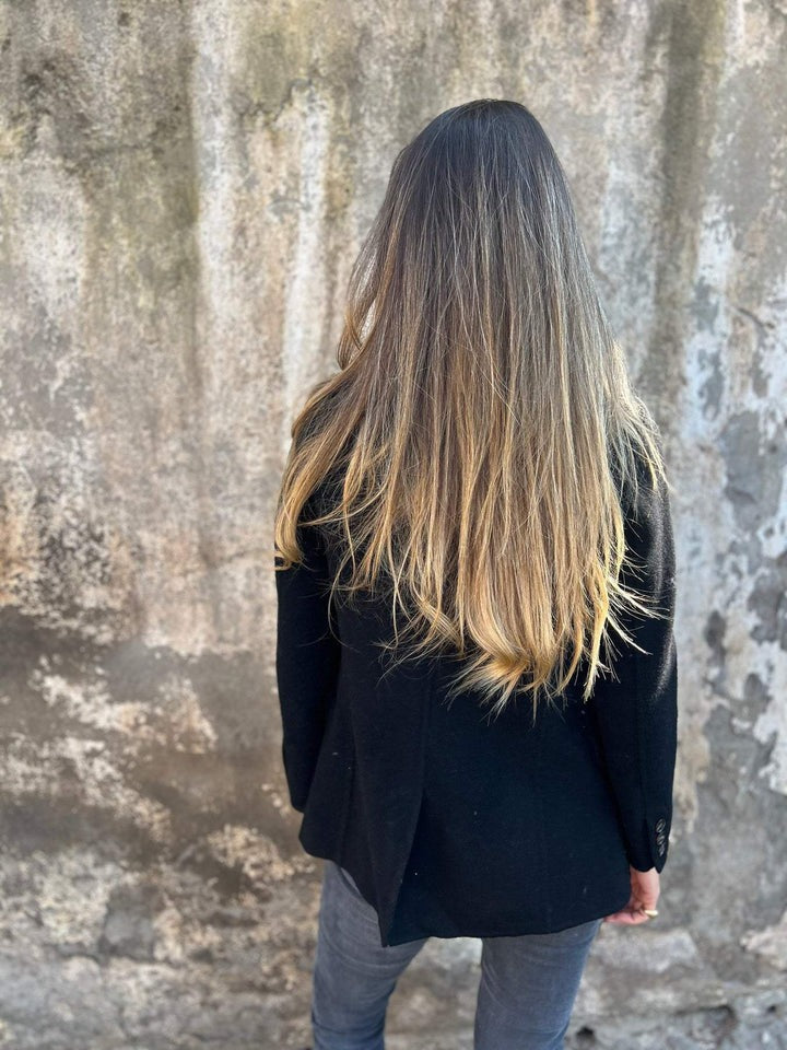 ROSIE | AVSLAPPNAD JACKA MED LÅNGA ÄRMAR OCH SLAG