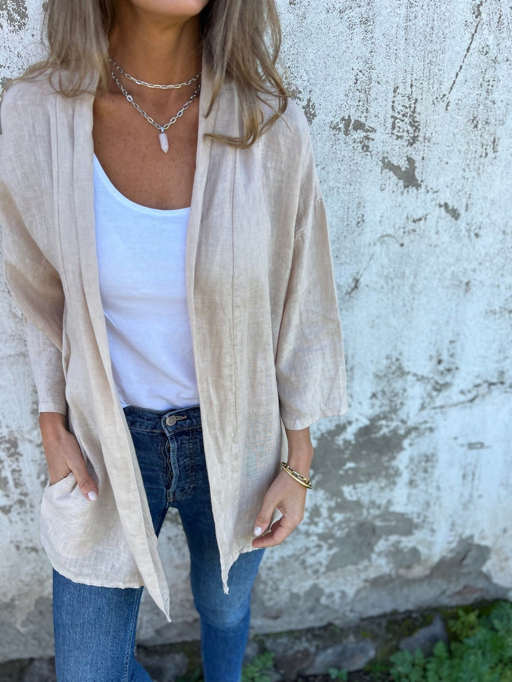 Leinen-Strickjacke mit verspielten Rüschen