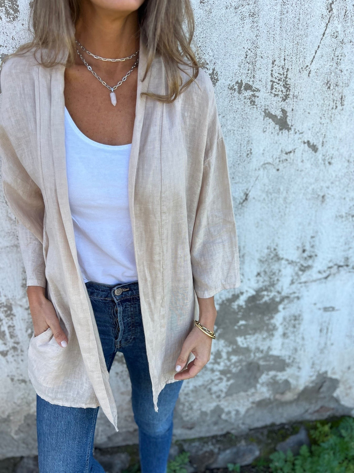 Leinen-Strickjacke mit verspielten Rüschen