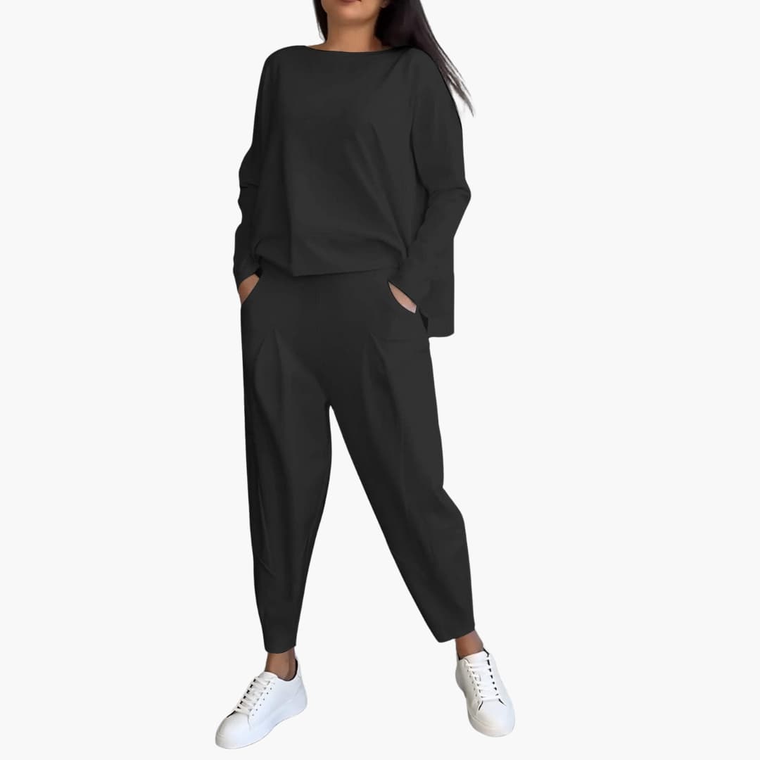 Anna | Bekvämt tvådelat set med rund halsringning och modern stil