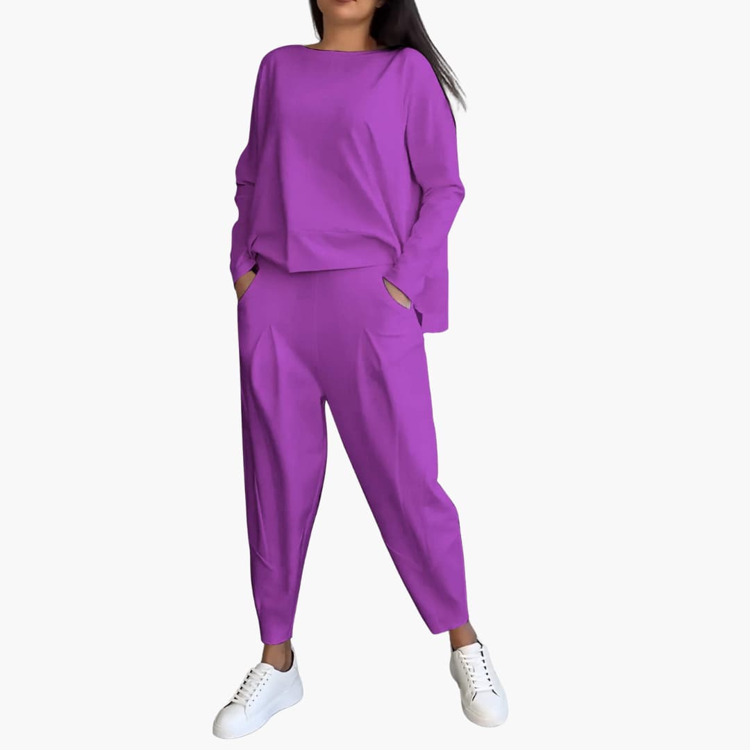 Anna | Bekvämt tvådelat set med rund halsringning och modern stil