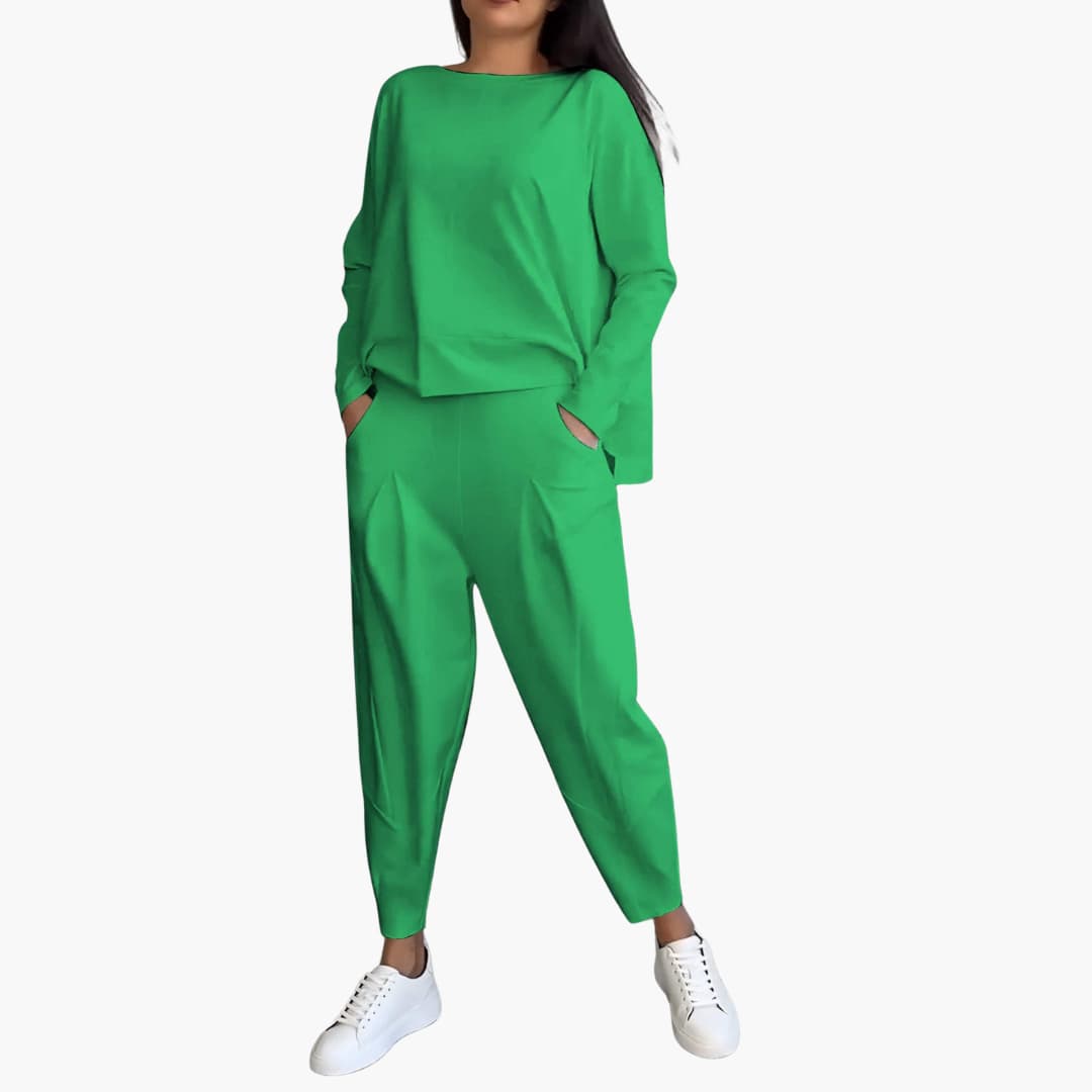 Anna | Bekvämt tvådelat set med rund halsringning och modern stil