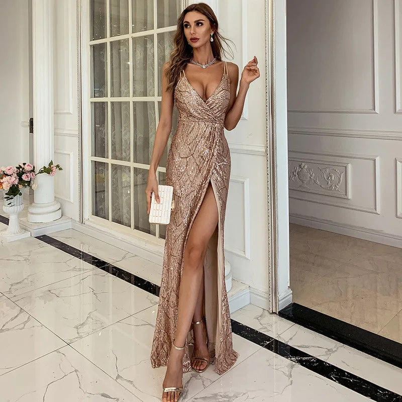 Brigitta | Elegant gyllene födelsedagsklänning för glamorösa framträdanden