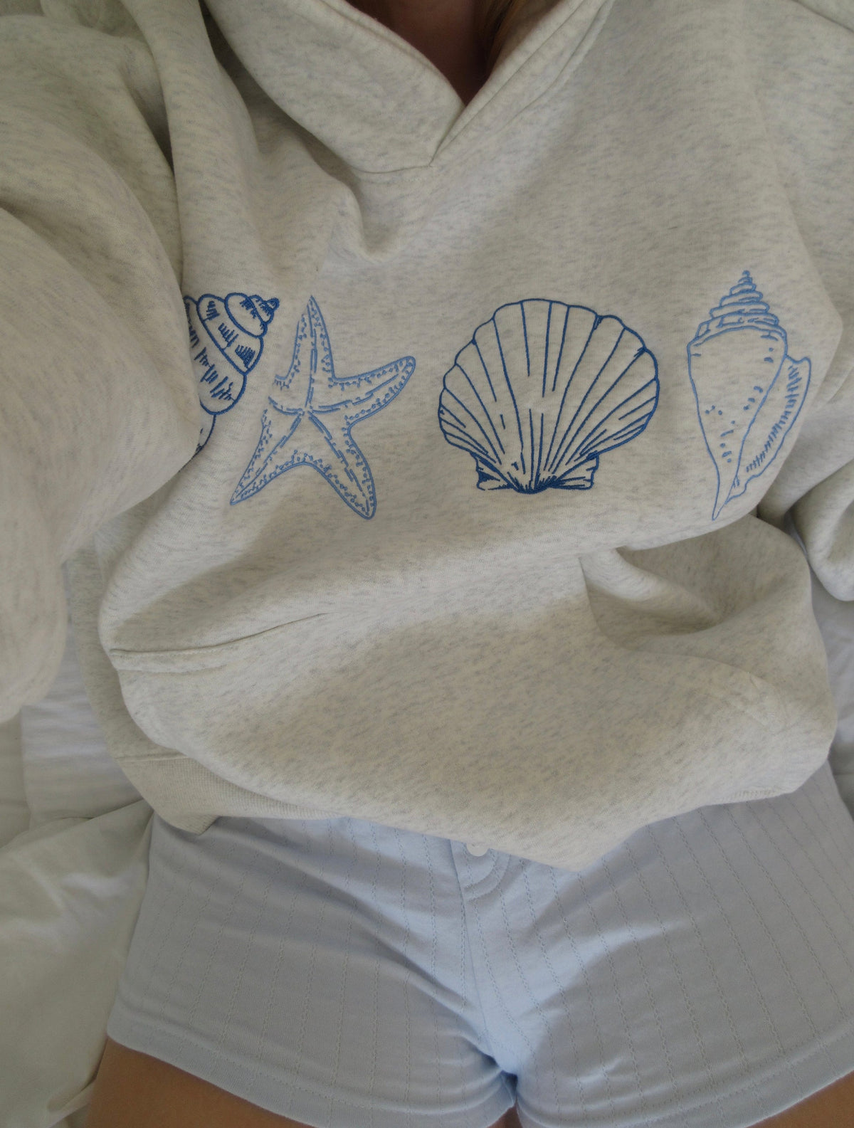 Ocenia | Unisex-Sweatshirt mit stilvollem Muschel-Design