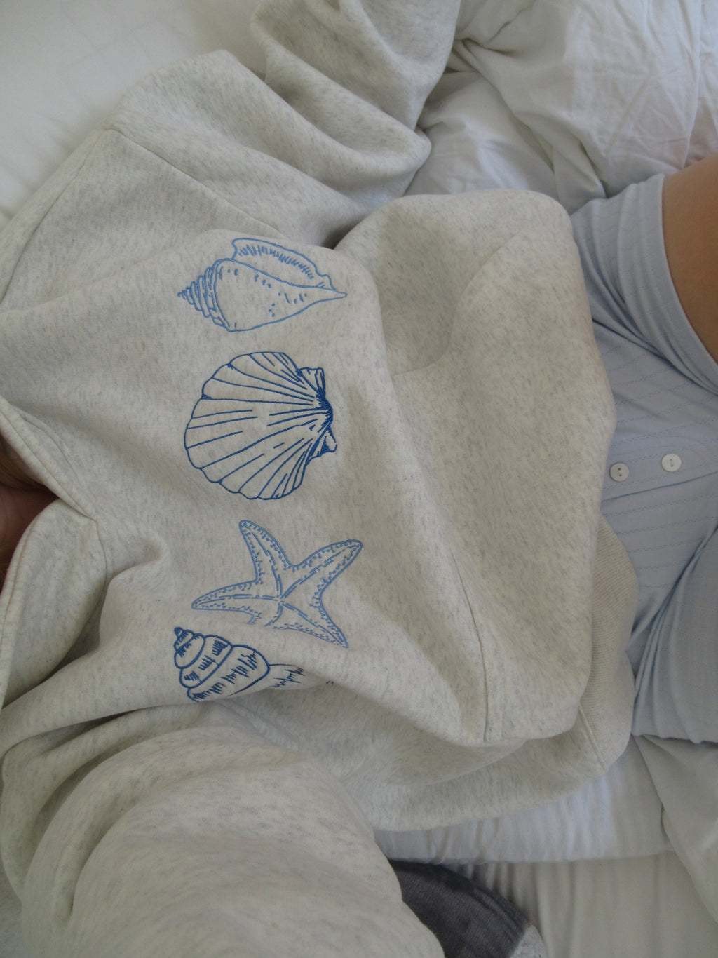 Ocenia | Unisex-Sweatshirt mit stilvollem Muschel-Design