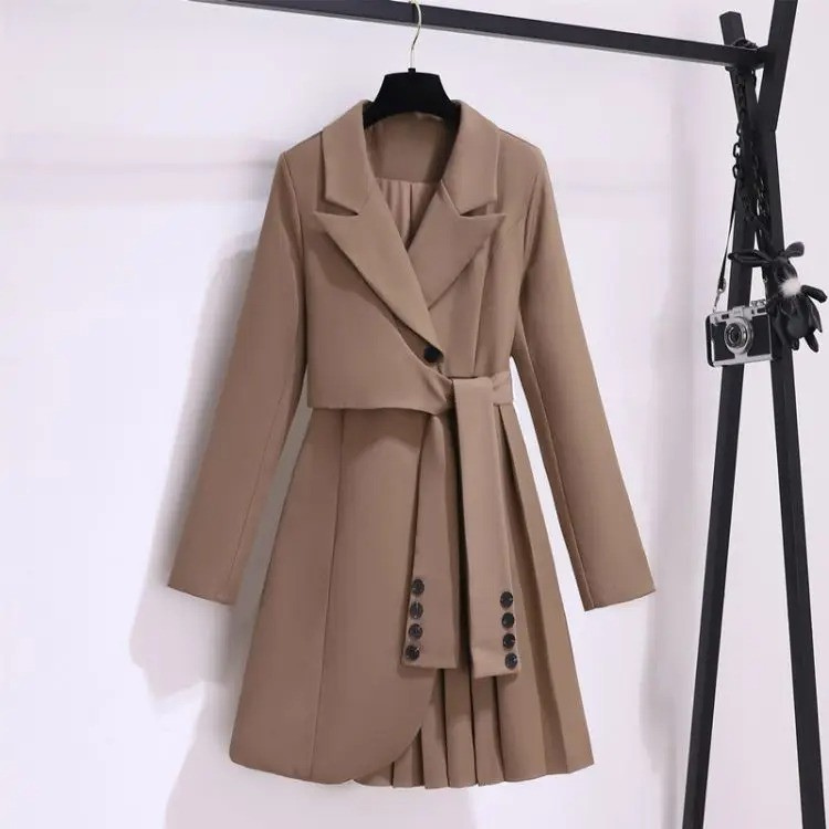 LOUISA | ELEGANT KAPPA MED PLISSERADE DETALJER