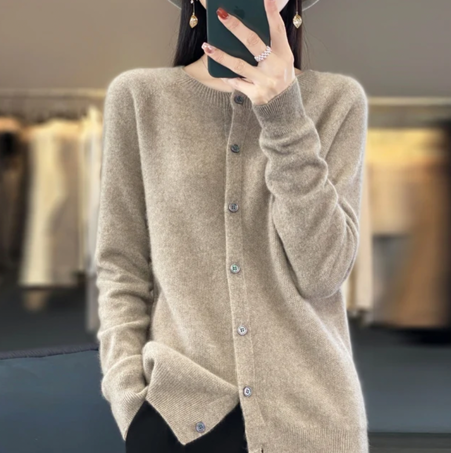 VIVIENNE I – Warme und gemütliche Strickjacke für stilvolle Wohlfühlmomente