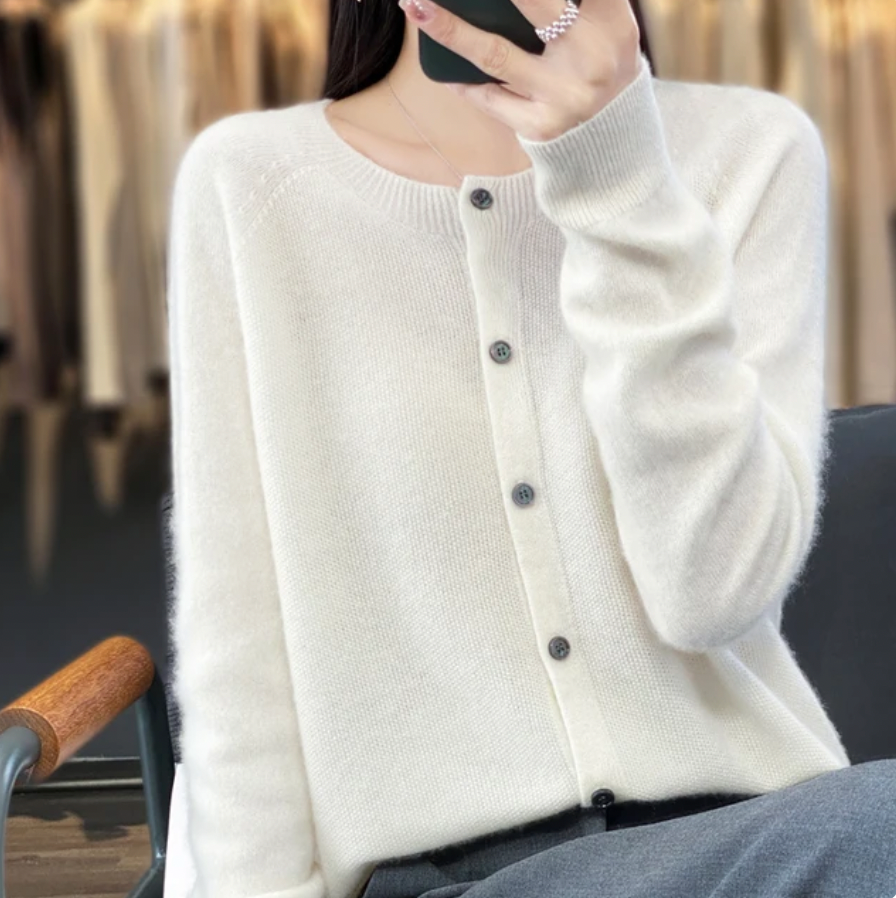 VIVIENNE I – Warme und gemütliche Strickjacke für stilvolle Wohlfühlmomente