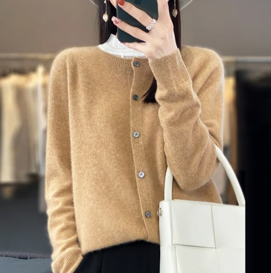 VIVIENNE I – Warme und gemütliche Strickjacke für stilvolle Wohlfühlmomente