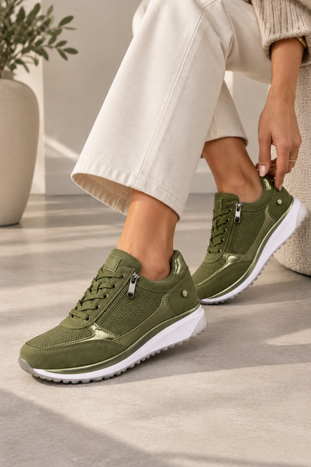 ELISE | BEKVÄMA DAMSNEAKERS MED MJUK DÄMPNING OCH DRAGKEDJA