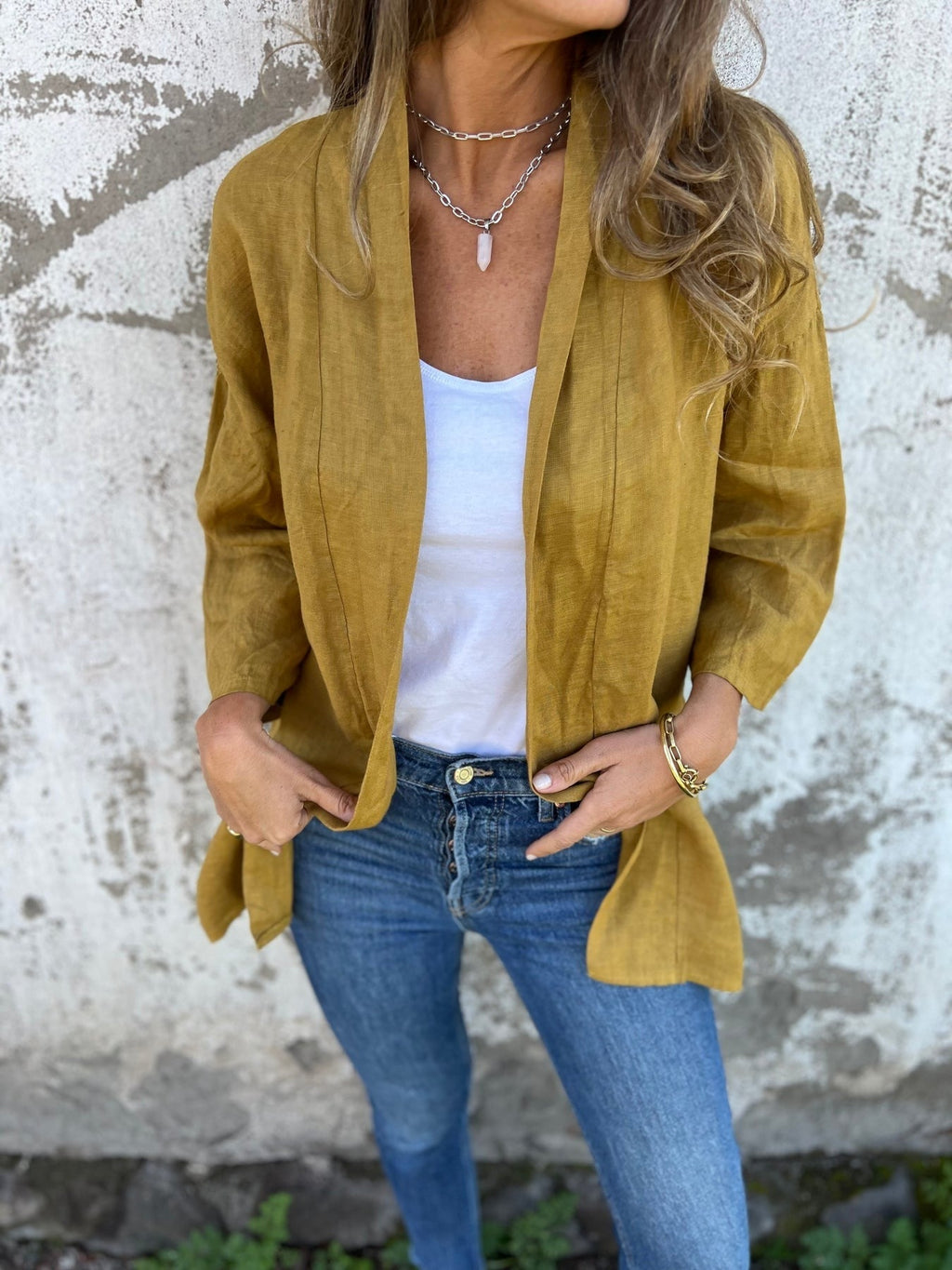 Leinen-Strickjacke mit verspielten Rüschen