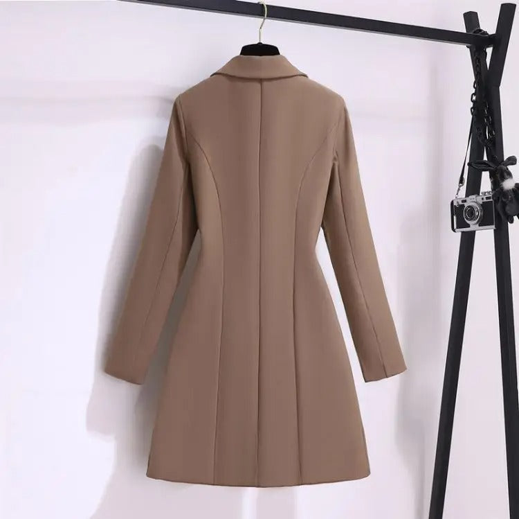 LOUISA | ELEGANT KAPPA MED PLISSERADE DETALJER