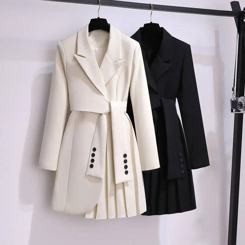 LOUISA | ELEGANT KAPPA MED PLISSERADE DETALJER