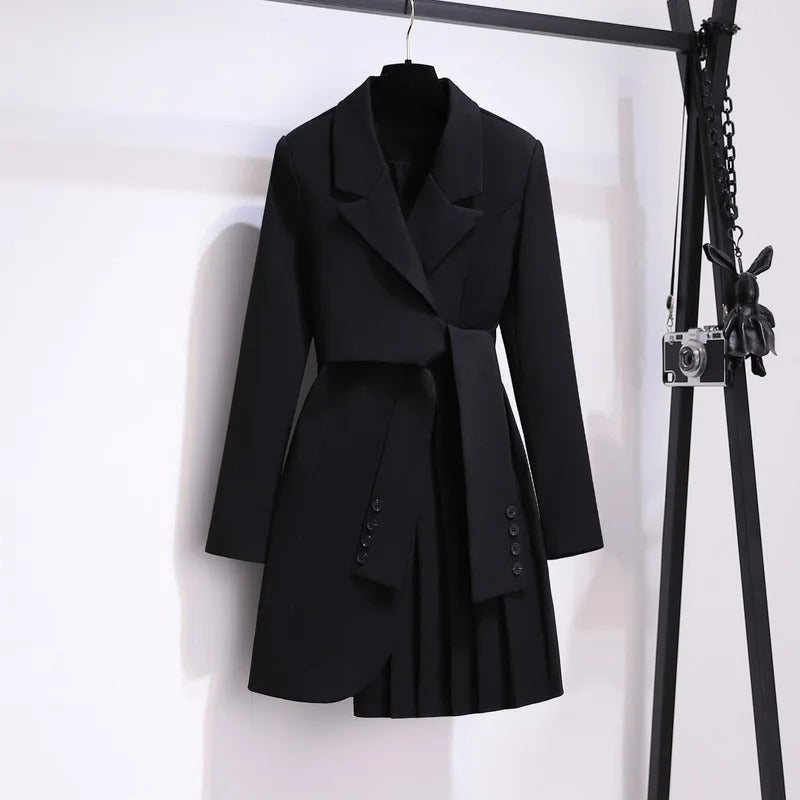 LOUISA | ELEGANT KAPPA MED PLISSERADE DETALJER