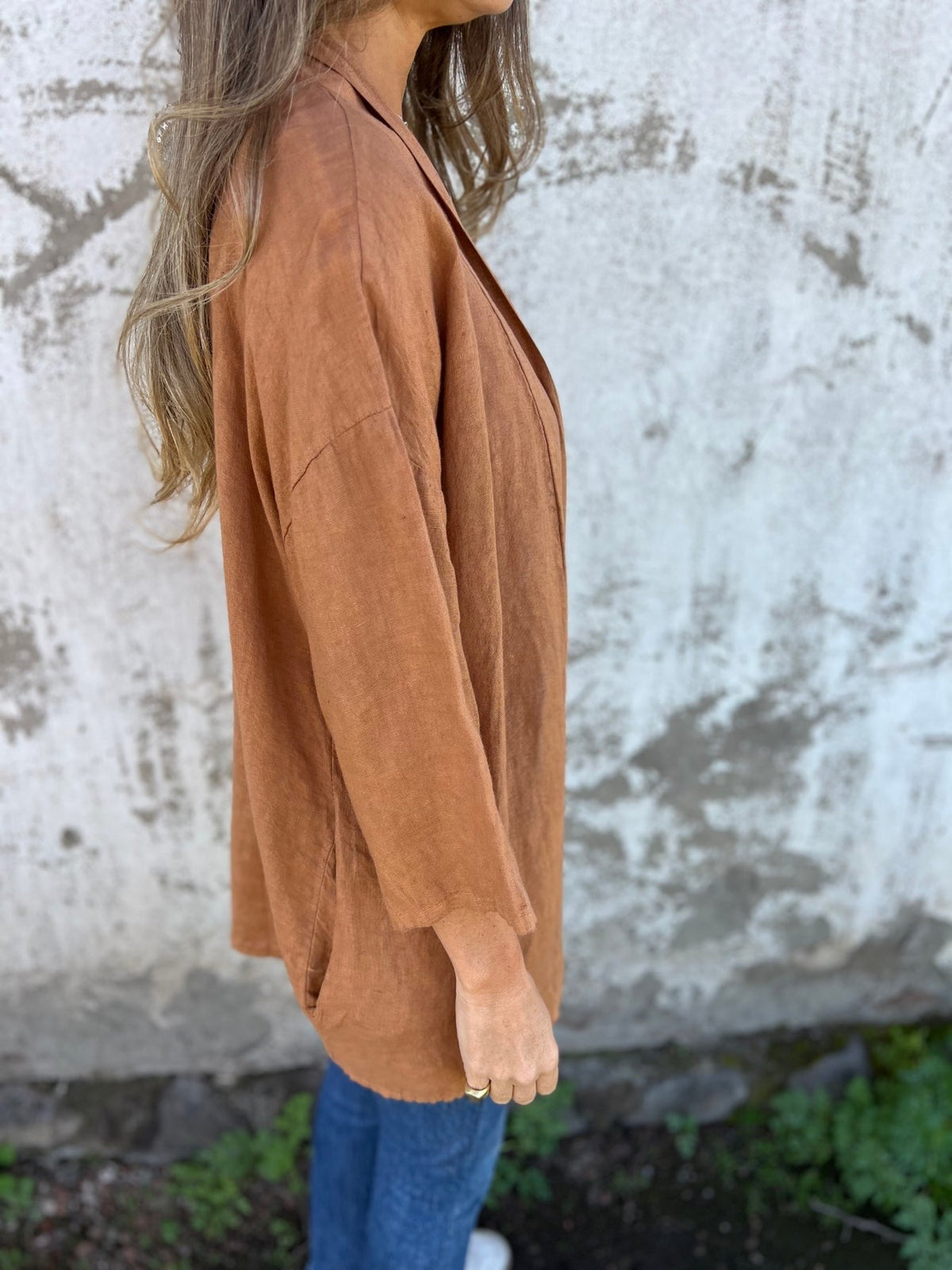 Leinen-Strickjacke mit verspielten Rüschen