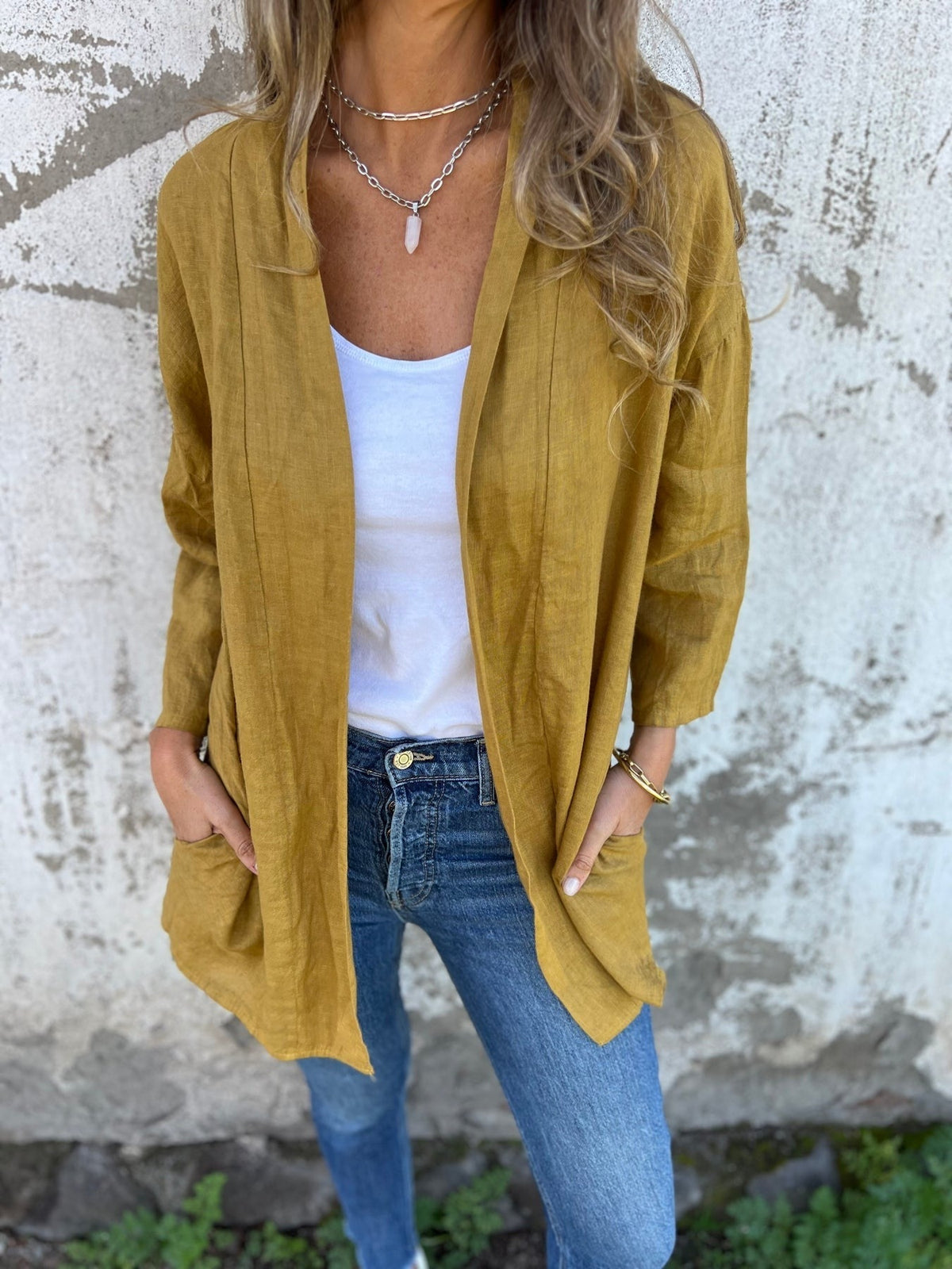 Leinen-Strickjacke mit verspielten Rüschen