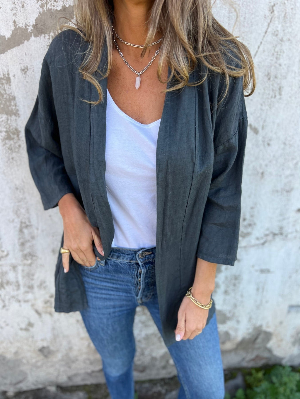 Leinen-Strickjacke mit verspielten Rüschen