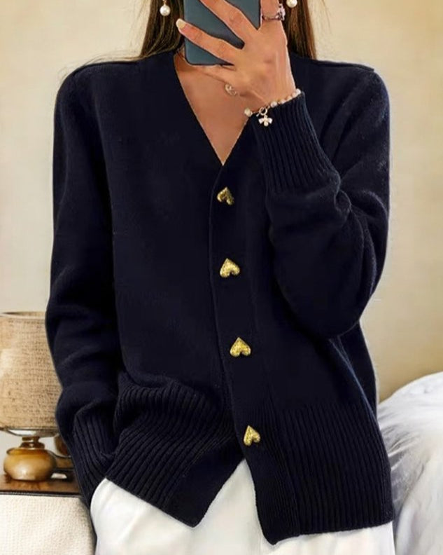 Adele | Eleganter Cardigan mit stilvollen Herzknöpfen